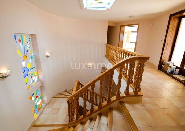 For long term rent exclusive villa in Calpe with outstanding views