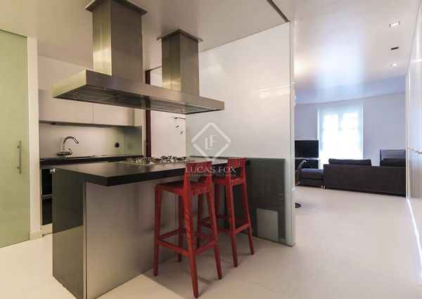 Modern 2-bedroom apartment for rent next to Colón Market