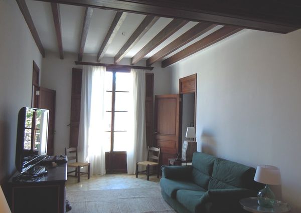 Furnished apartment with terrace and 3 bedrooms, in the center of Porreres