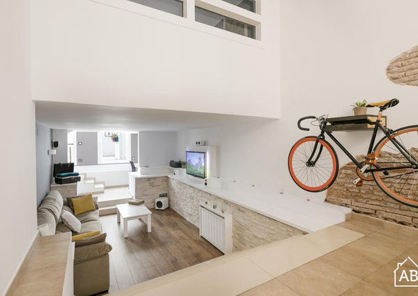Beautiful Duplex Apartment for 2 with Private Terrace in Sant Martí