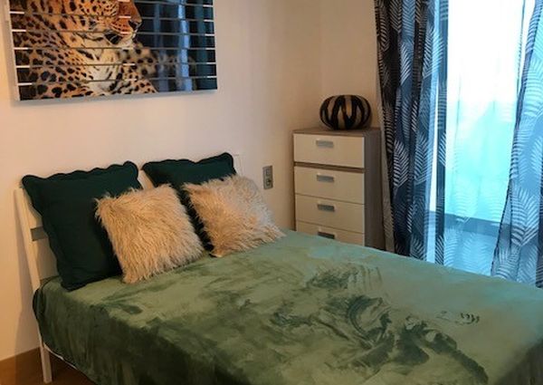 Short term rental of modern 3-bedroom villa in the center of Los Cristianos in residential complex Portofino.