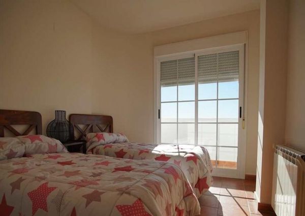 Wonderful villa  for long term let in El Montiboli in Villajoyosa with guest apartment.